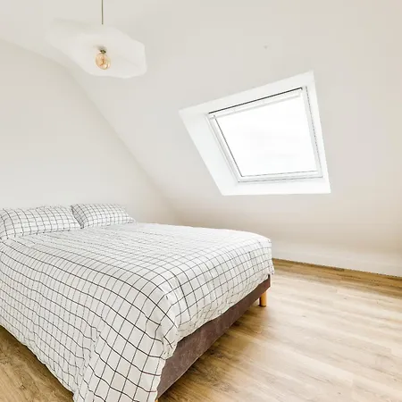 A 250m De La - Grande Maison Pour 8 *