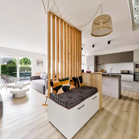 A 250m De La - Grande Maison Pour 8 *